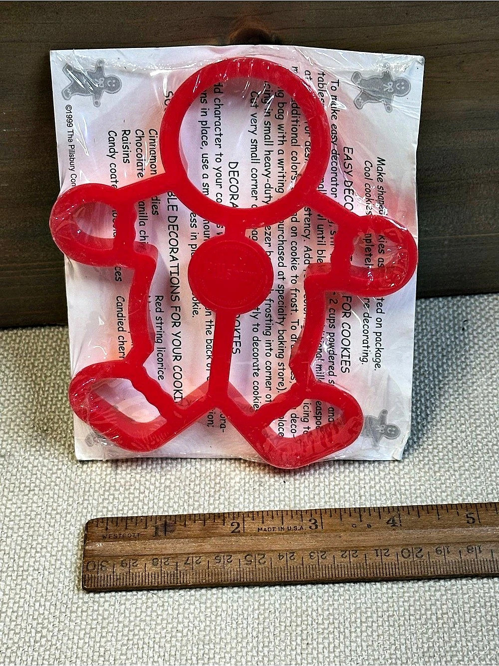 Vintage 1999 Pillsbury Gingerbread Man Cookie Cutter Red Sealed NOS Christmas